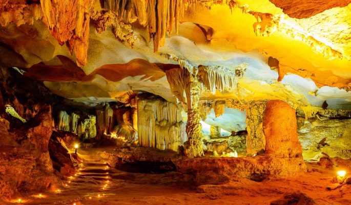 hang Thiên Cảnh Sơn cave - Tour Bái Tử Long 1 ngày Bai Tu Long Bay 1 day cruise